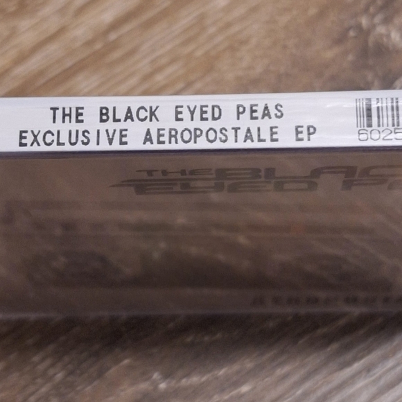 Aeropostale Exclusive EP CD with Red and Blue Details - Picture 3 of 3